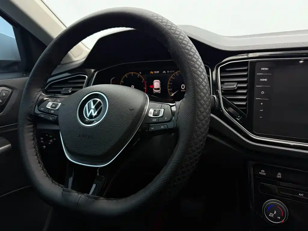 Volkswagen T-Roc 2023 — фото 17