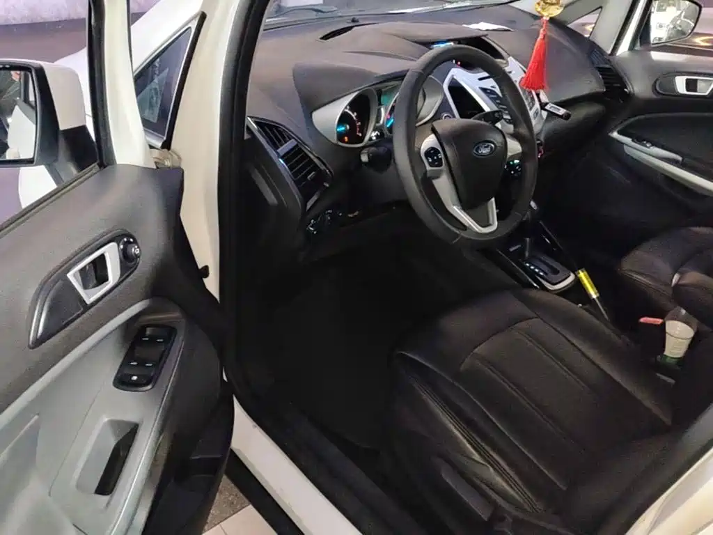 Ford EcoSport 2015 — фото 16