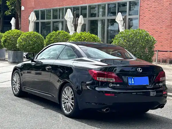 Lexus IS 2010