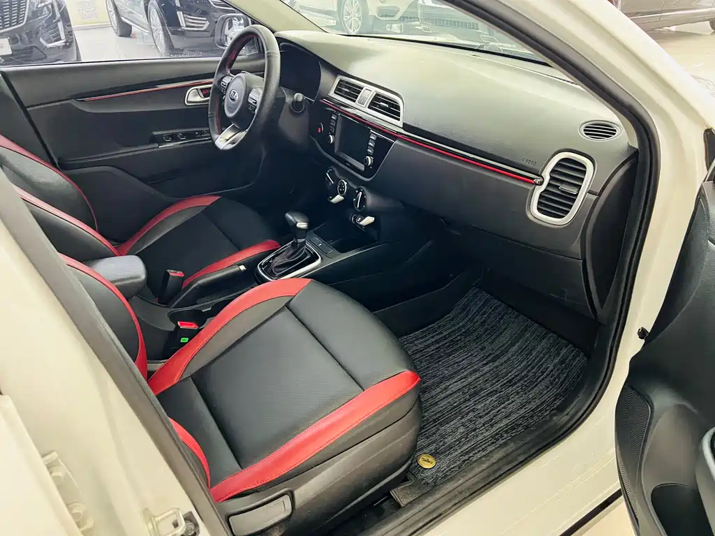 Kia KX Cross 2018 — фото 7