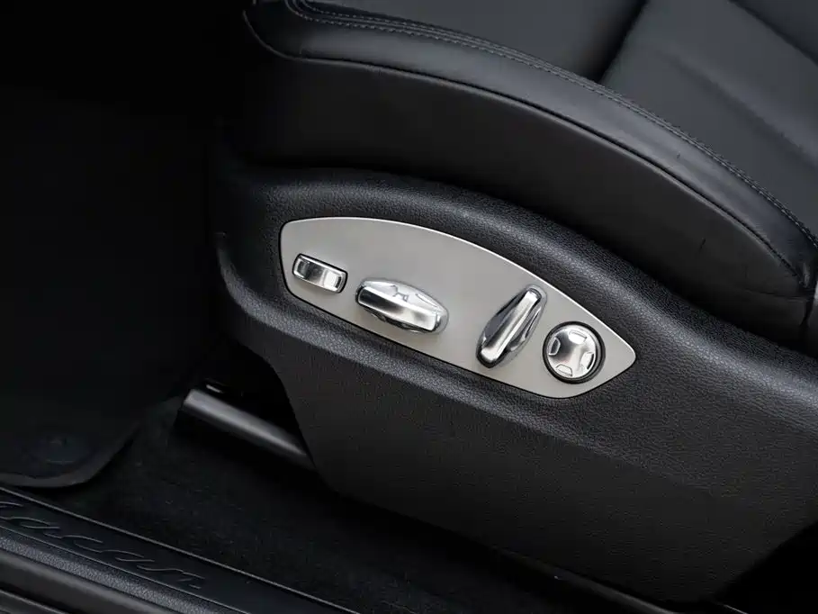 Porsche Macan 2023 — фото 16