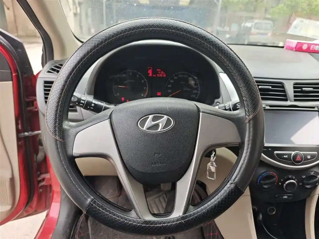 Hyundai Verna 2014 — фото 11