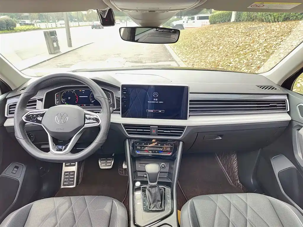 Volkswagen Tiguan L 2023 — фото 10