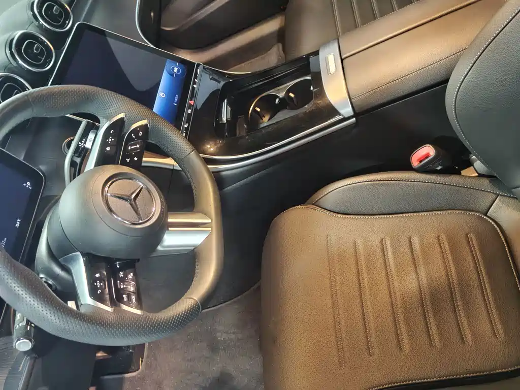 Mercedes-Benz C-Class 2023 — фото 4