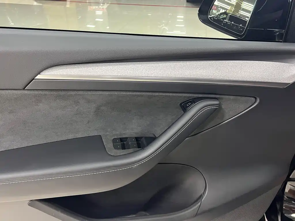 Tesla Model Y 2023 — фото 10