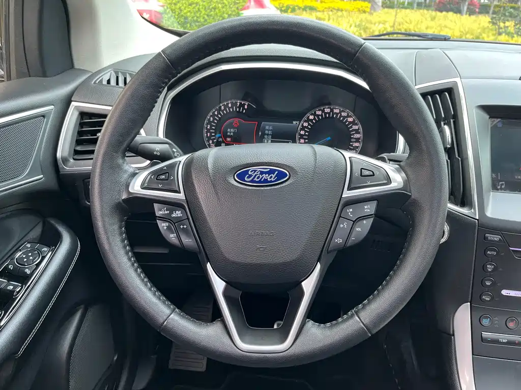 Ford Edge 2017 — фото 10