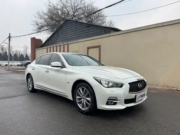 Infiniti Q50L 2015