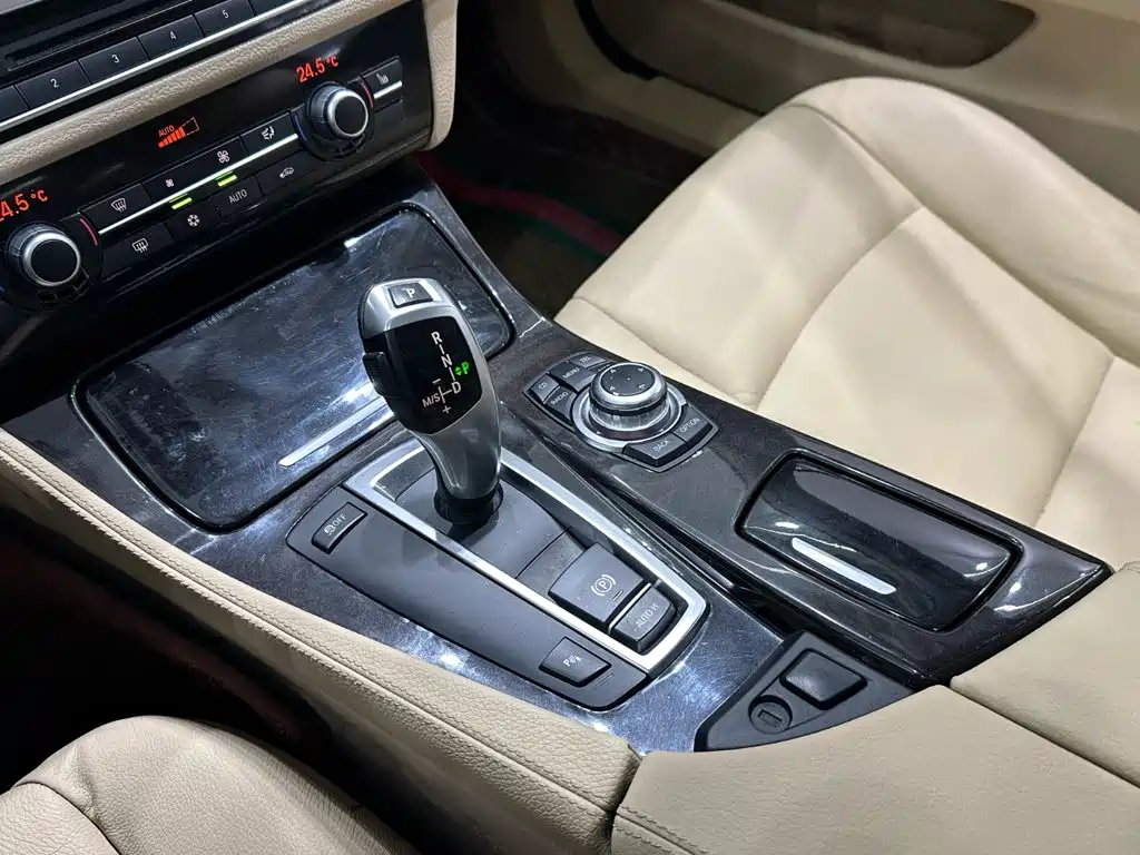 BMW 5 Series 2012 — фото 12