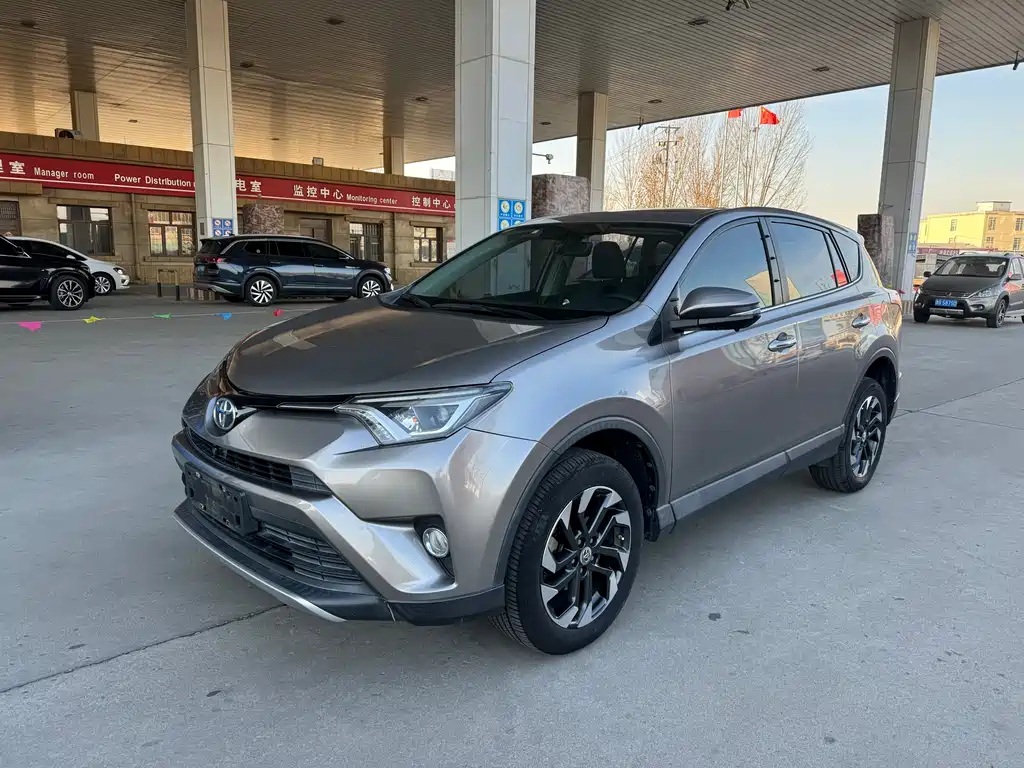 Toyota RAV4 2016 — фото 1