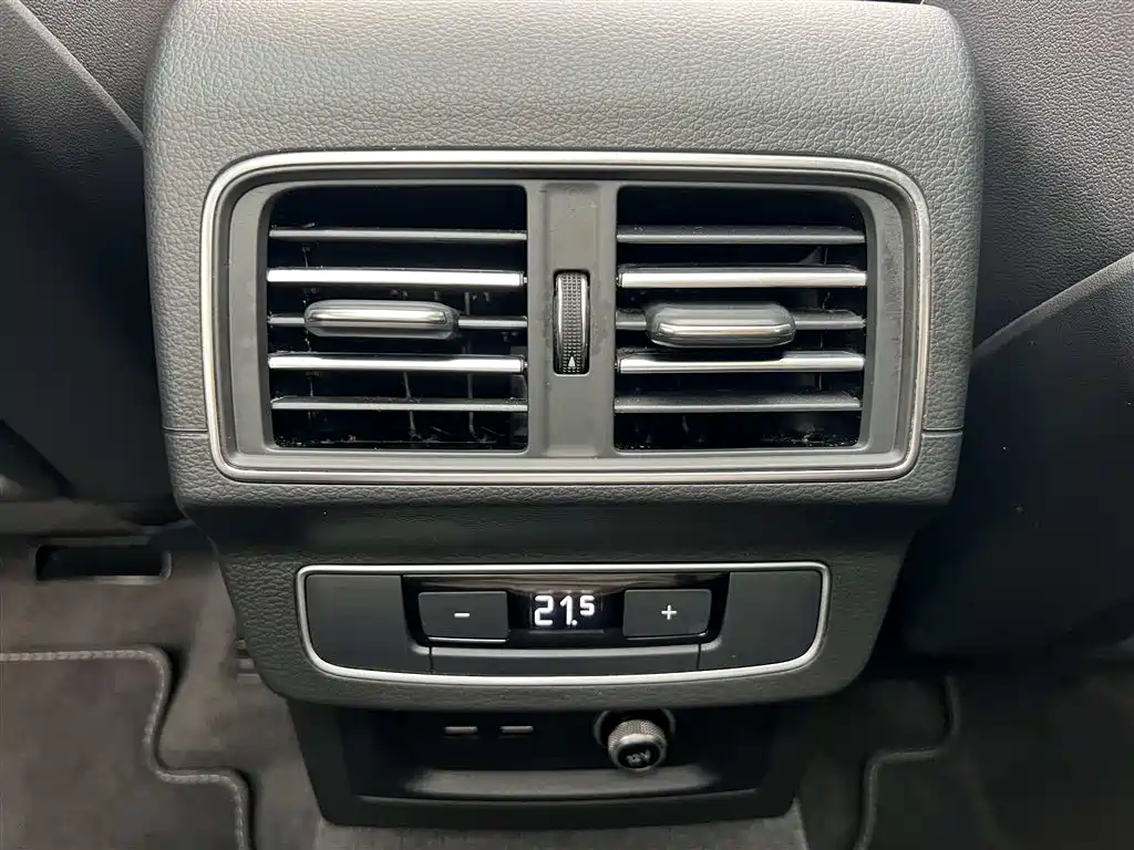 Audi Q5L 2023 — фото 12
