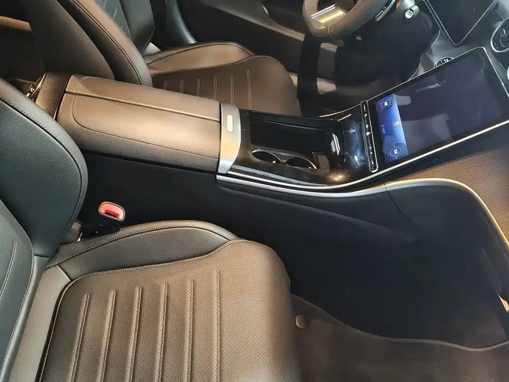 Mercedes-Benz C-Class 2023 — фото 9