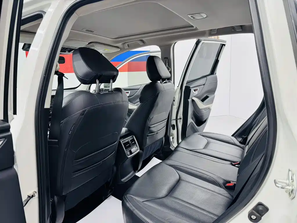 Subaru Forester 2022 — фото 10