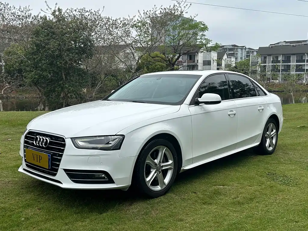 Audi A4L 2015 — фото 1