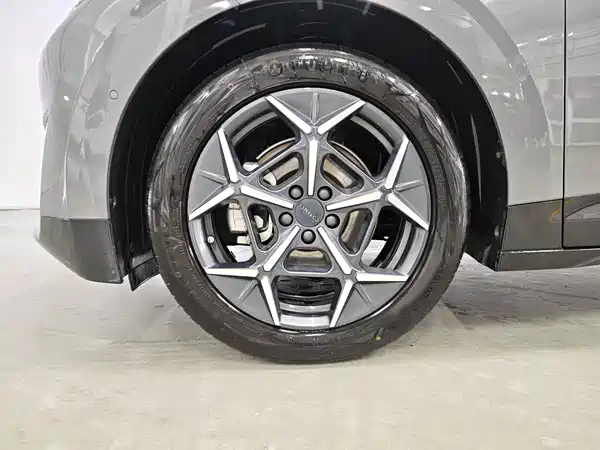 Lynk & Co Z20 2024