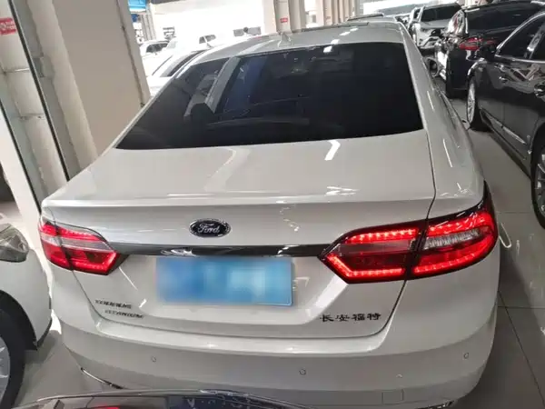 Ford Taurus 2018