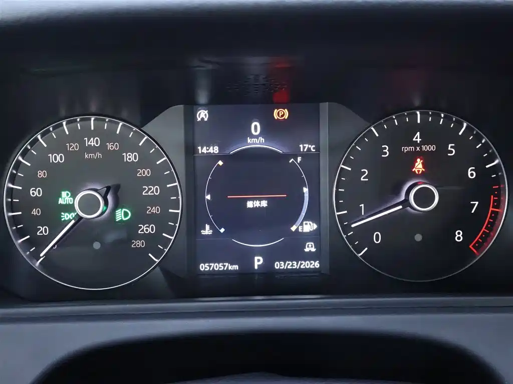Land Rover Velar 2018 — фото 15