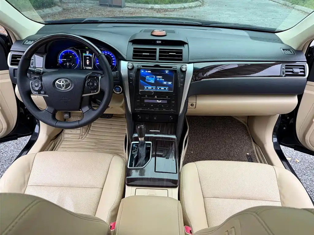Toyota Camry 2017 — фото 14