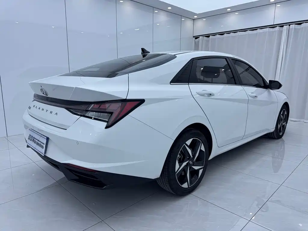 Hyundai Elantra 2024