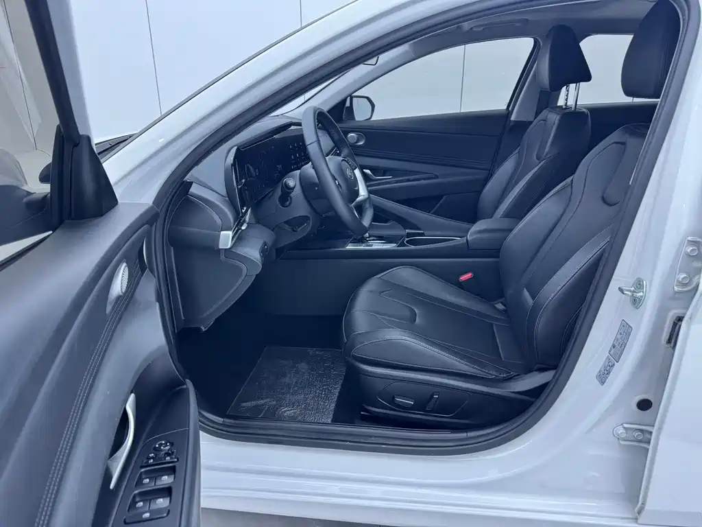 Hyundai Elantra 2024