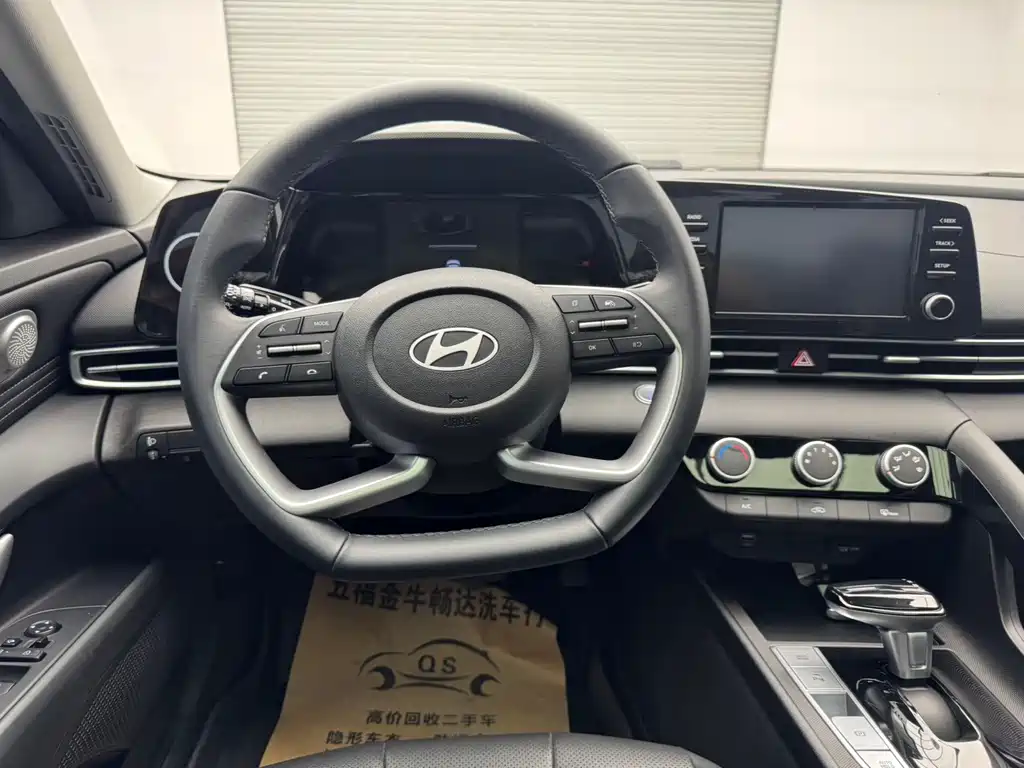 Hyundai Elantra 2023 — фото 13