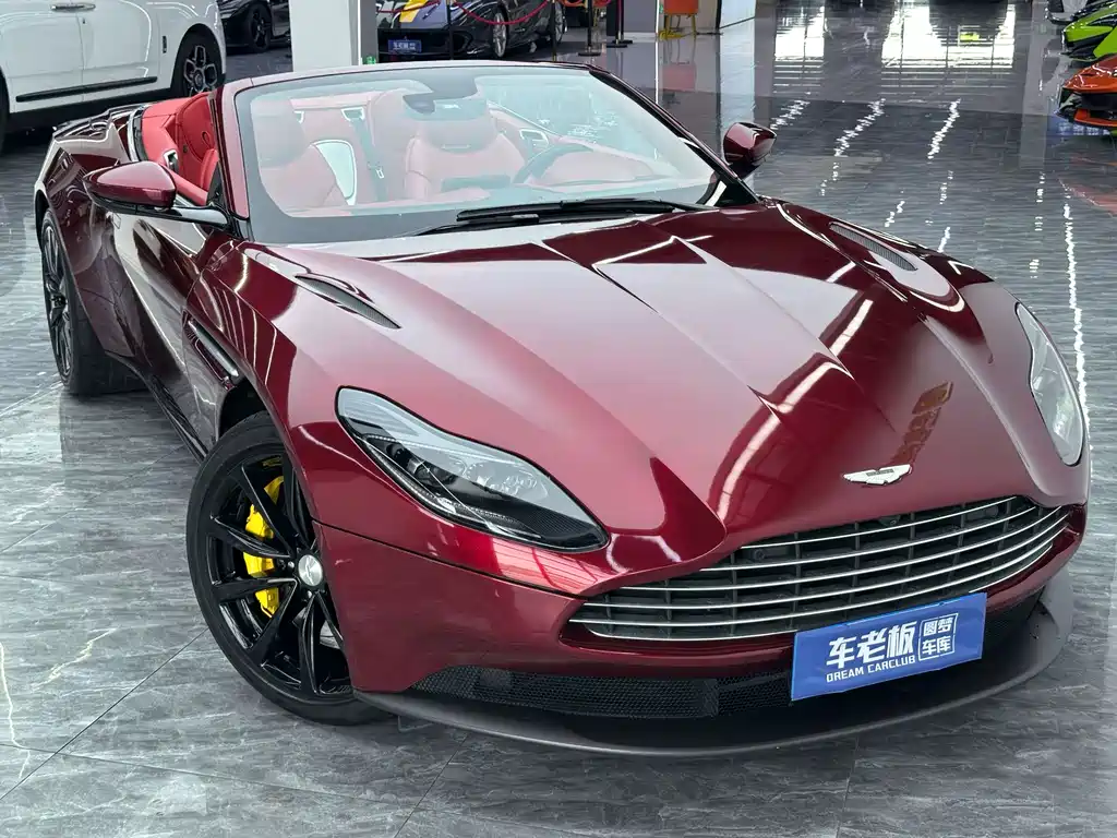 Aston Martin DB11 2022 — фото 11