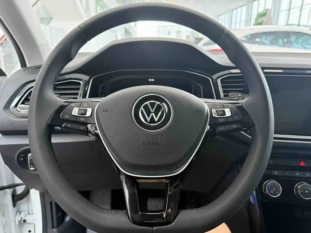 Volkswagen T-Roc 2022 — фото 13