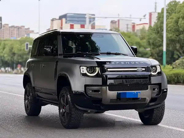 Land Rover Defender 2023