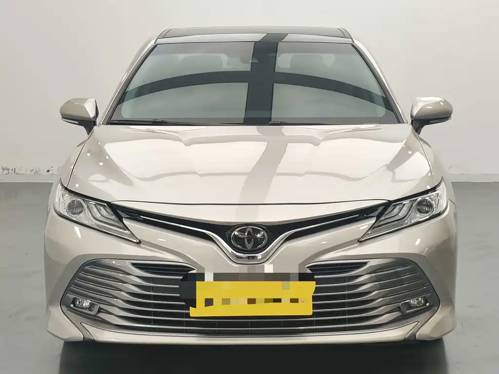 Toyota Camry 2018 — фото 2
