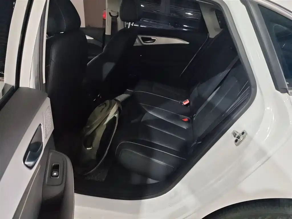 Roewe i6 MAX New Energy 2024 — фото 17
