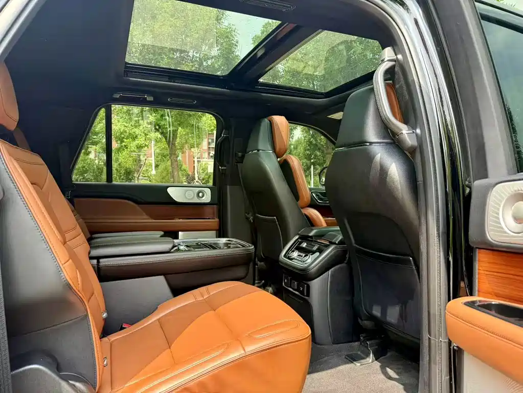 Lincoln Navigator 2019 — фото 11