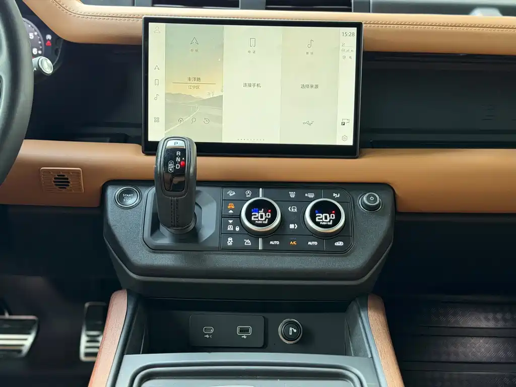 Land Rover Defender 2023 — фото 16