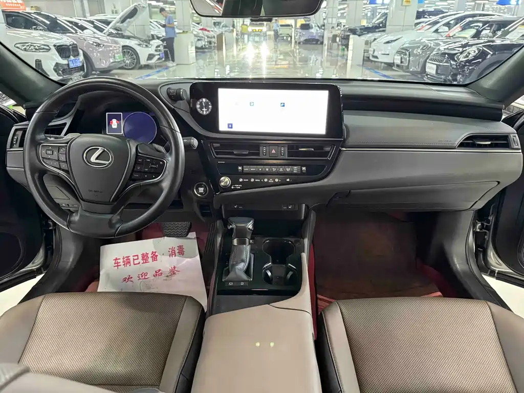 Lexus ES 2023