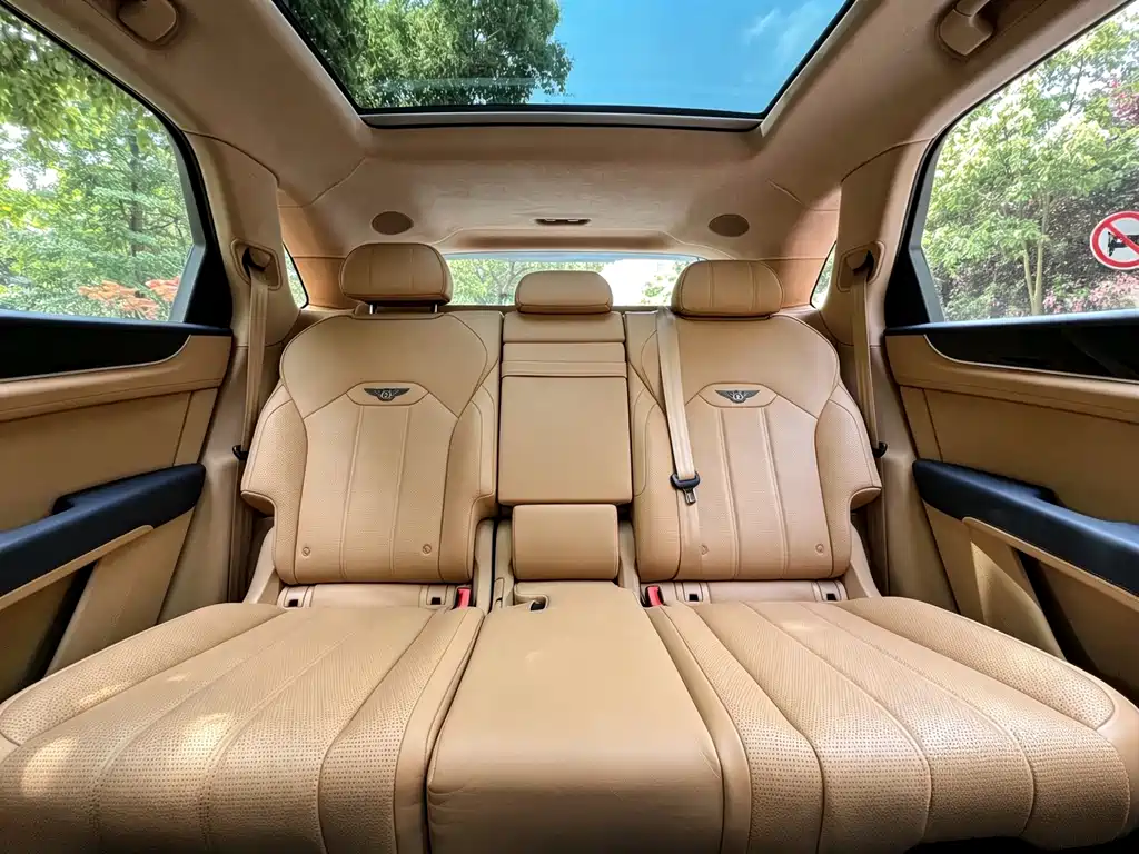 Bentley Bentayga 2024 — фото 11