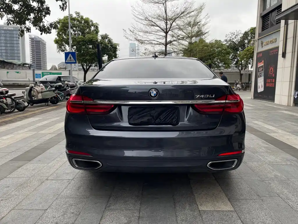 BMW 7 Series 2016 — фото 16