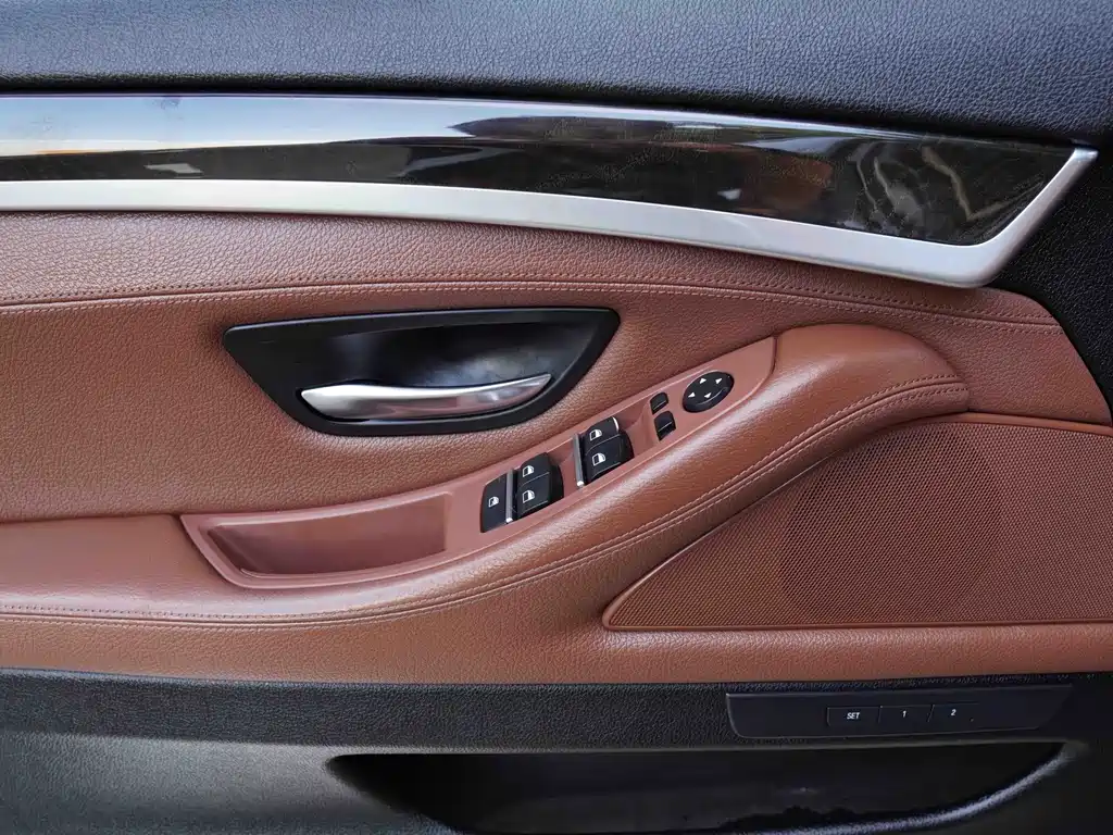 BMW 5 Series 2016 — фото 24
