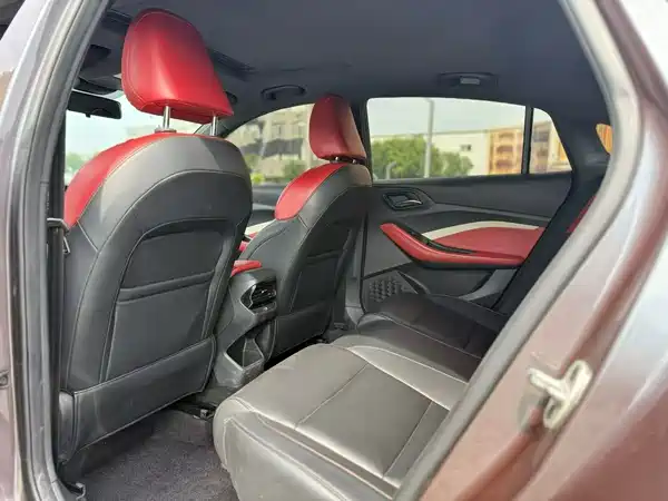 MG MG5 2021