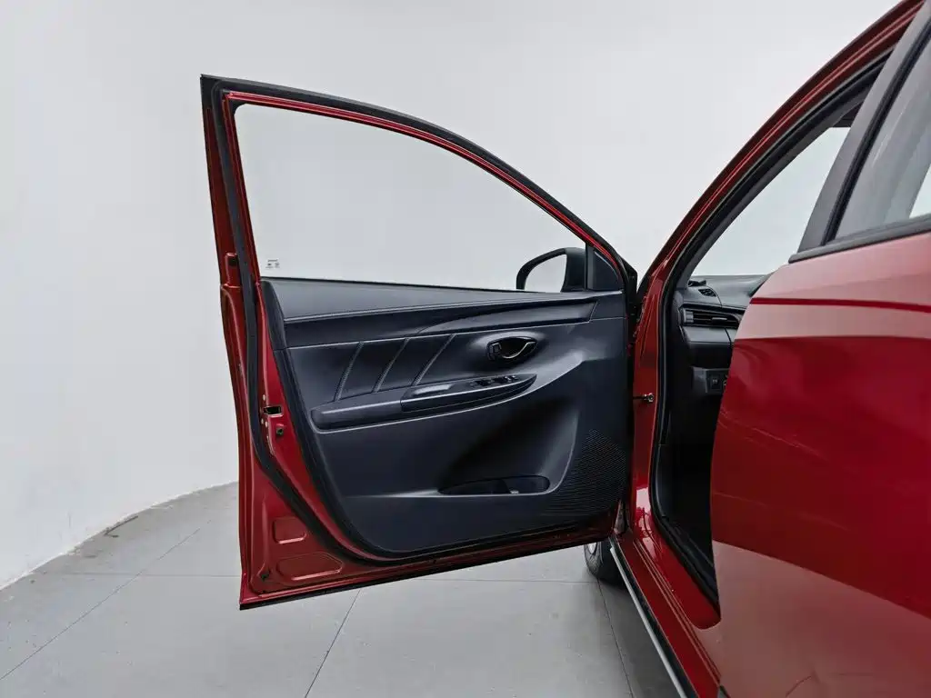 Toyota Yaris L 2022 — фото 8