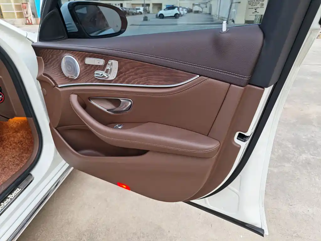 Mercedes-Benz E-Class 2020 — фото 11