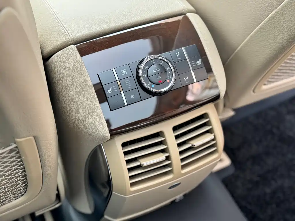 Mercedes-Benz R-Class 2011 — фото 10