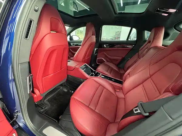 Porsche Panamera 2021