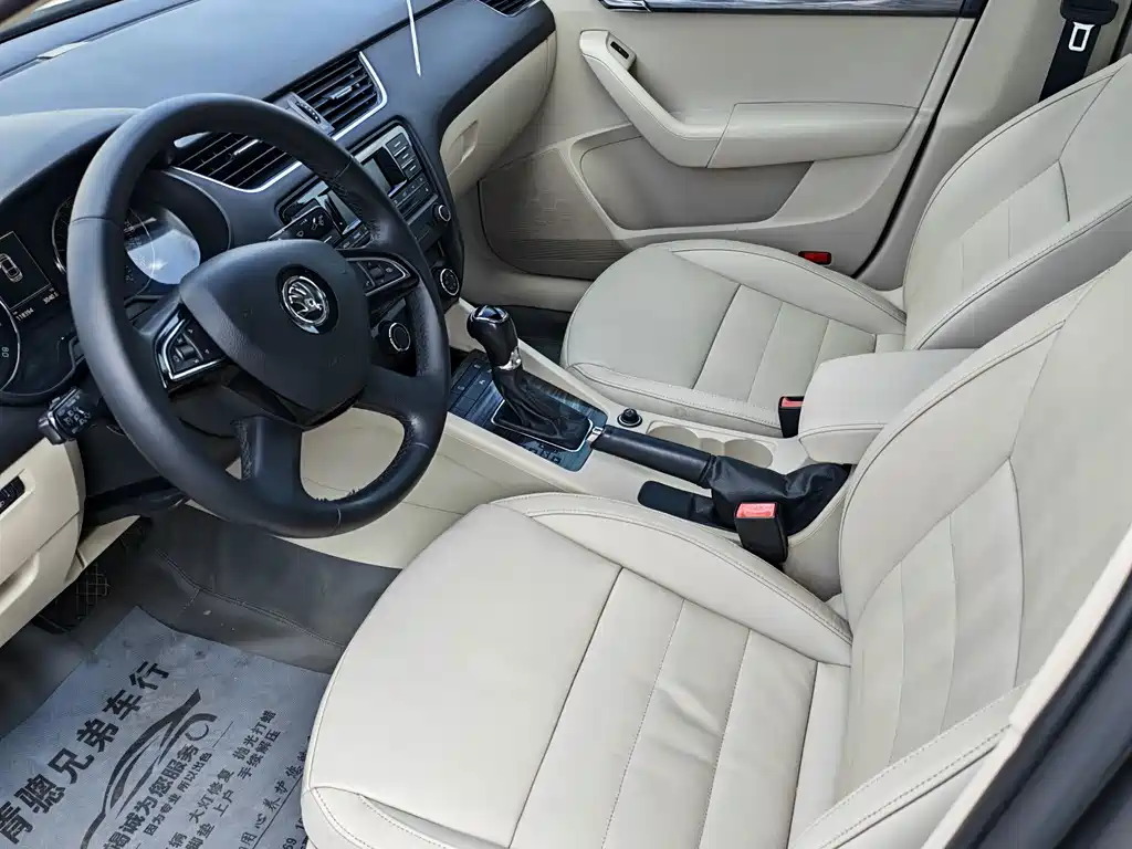 Skoda Octavia 2014 — фото 4