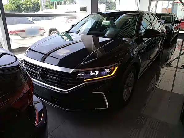Volkswagen Passat Plug-In Hybrid 2026