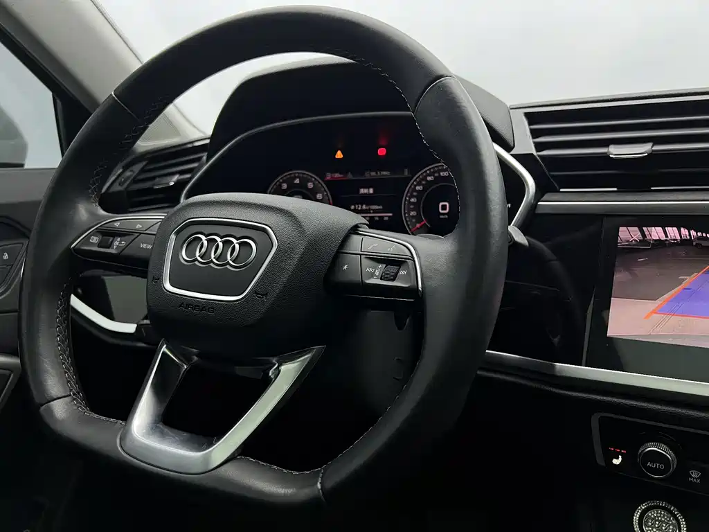 Audi Q3 2022 — фото 8