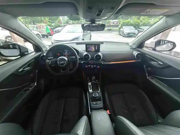 Audi Q2L 2024