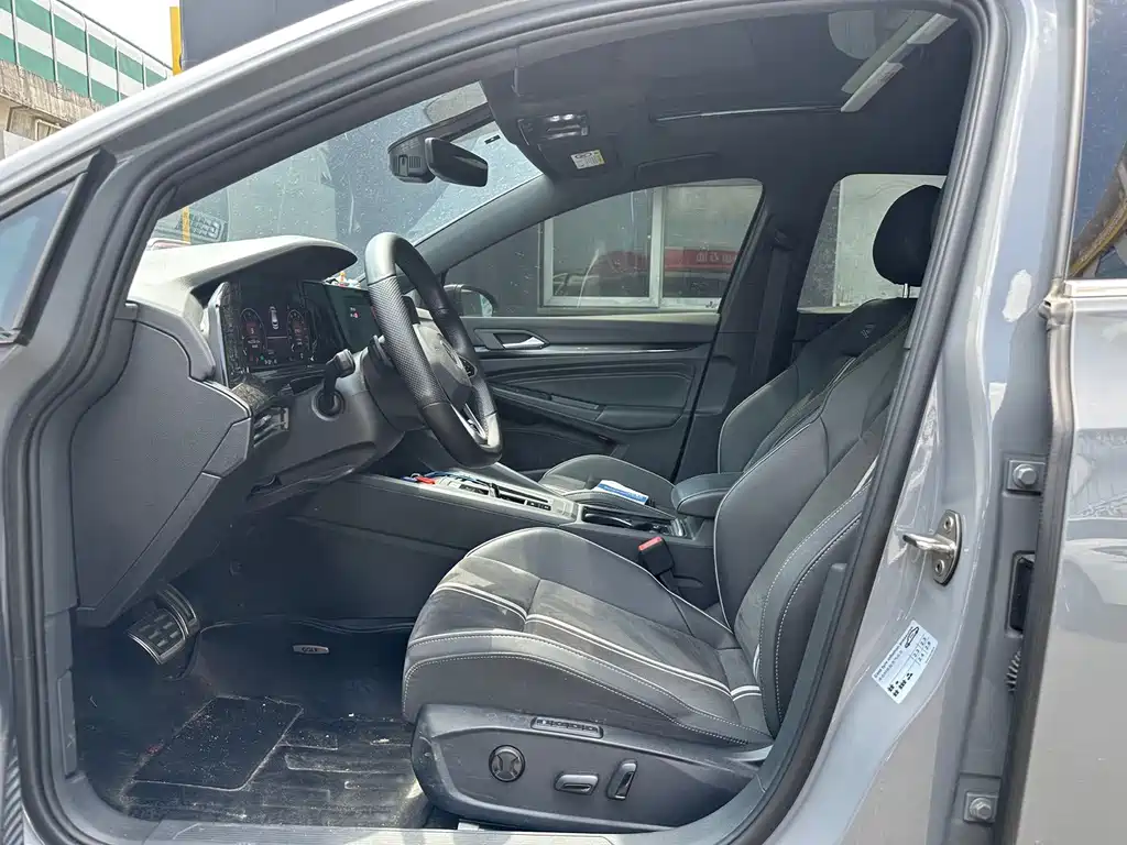 Volkswagen Golf 2023