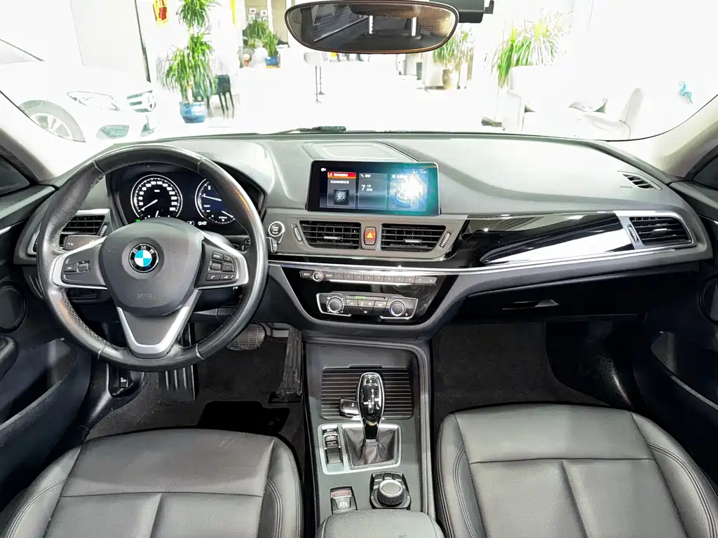 BMW 1 Series 2020 — фото 18
