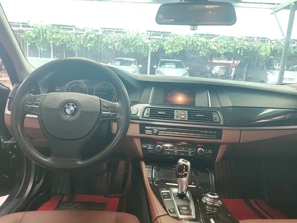 BMW 5 Series 2015 — фото 10