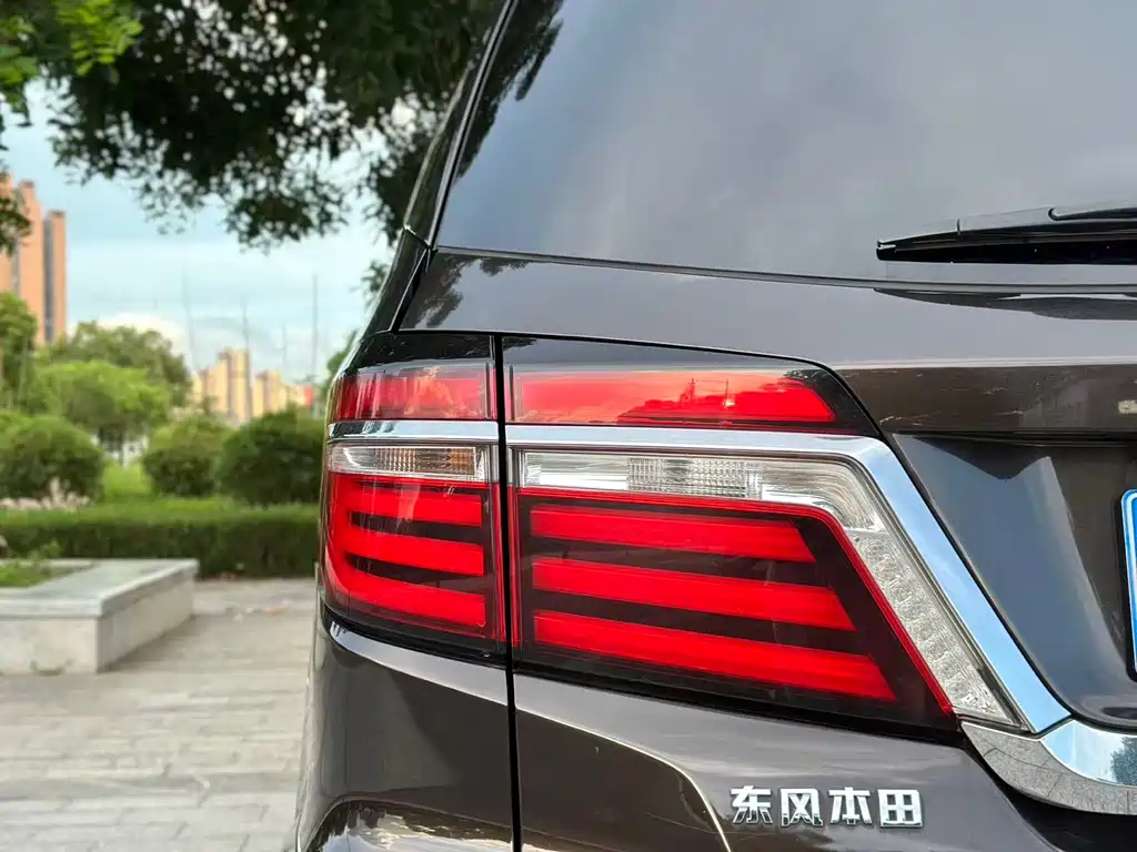 Honda Elysion 2016 — фото 14
