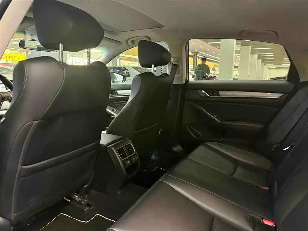 Honda Accord 2023 — фото 10