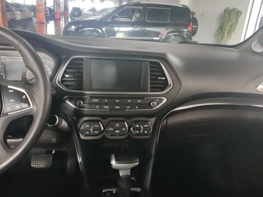 GAC Trumpchi GS4 2017 — фото 13